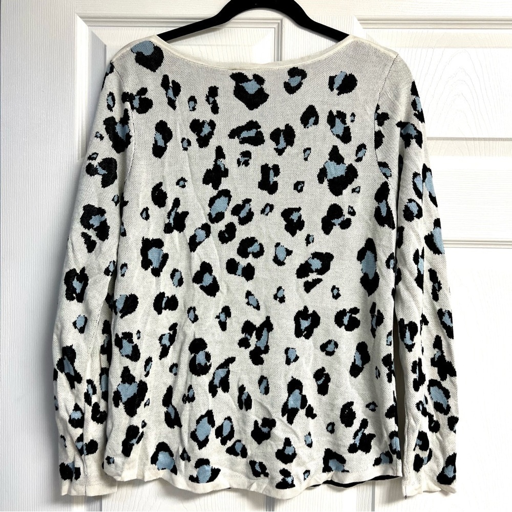 Chico’s Blue Animal Print Bateau Neck Sweater size M - Picture 6 of 9